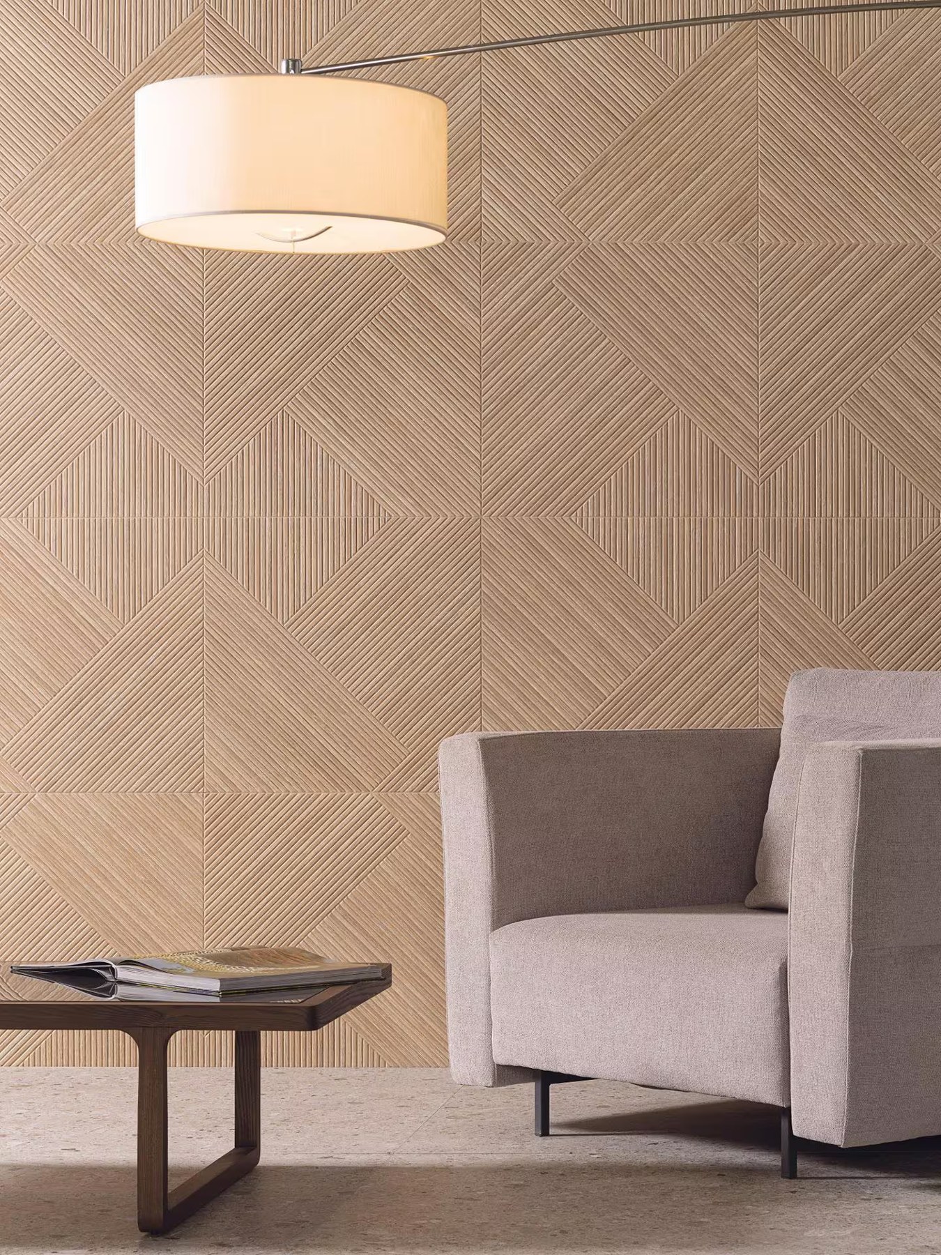Warme houtlook tegels in interieur