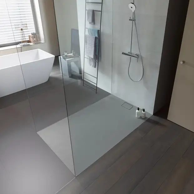Compacte wastafel in een kleine badkamer