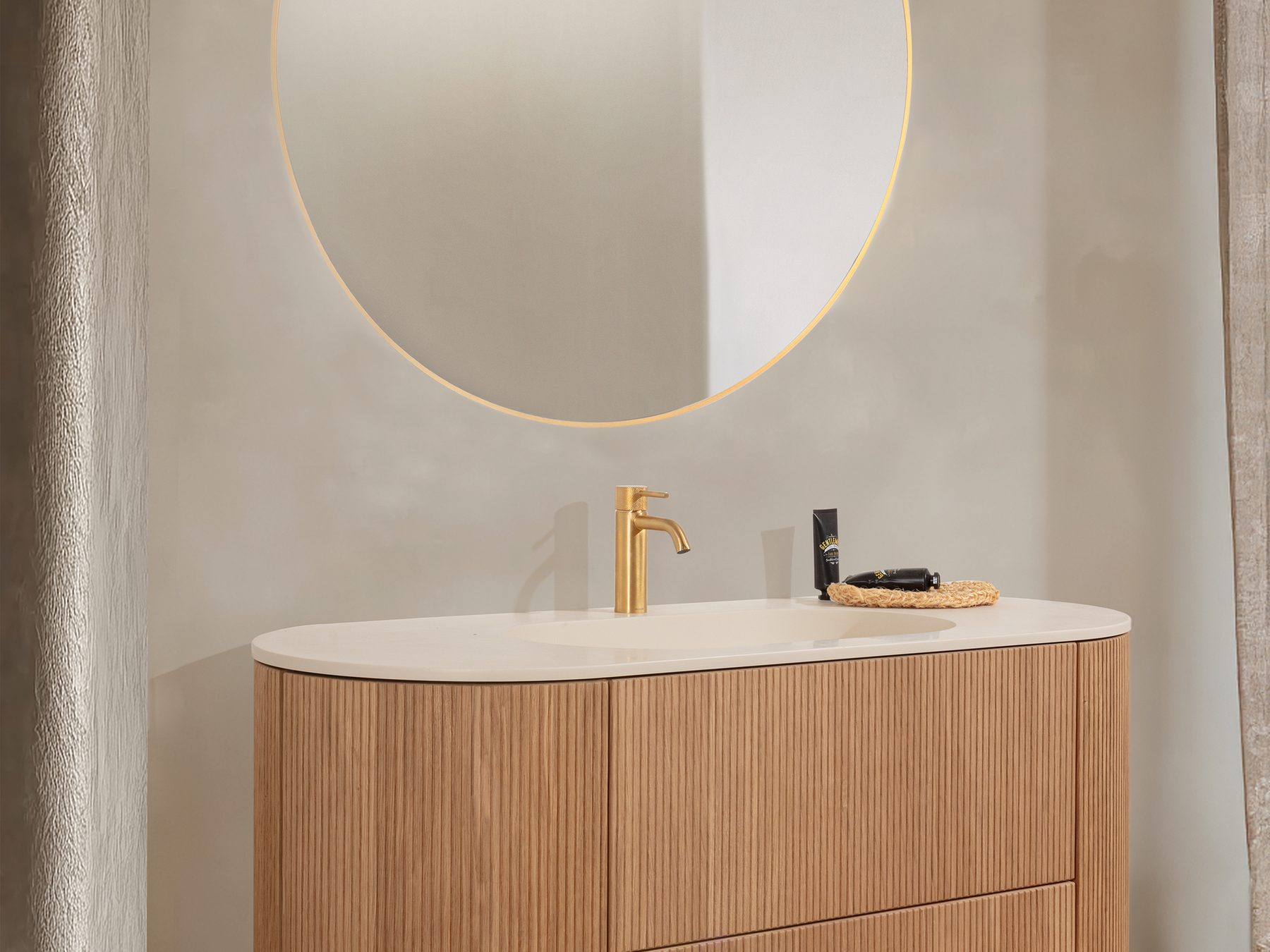 No Limit Oval in houtuitvoering met ovale spiegel
