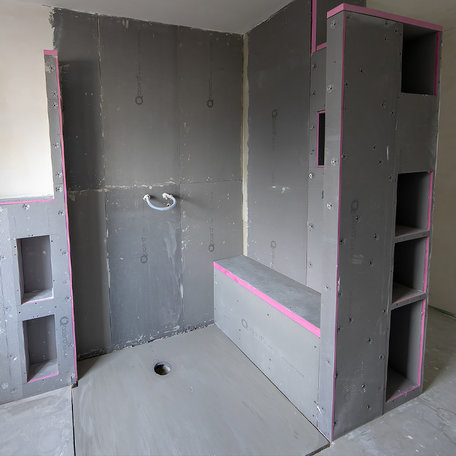 Nissen in de badkamer slim inzetten