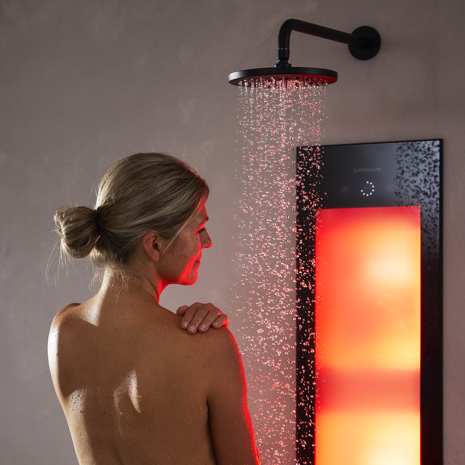 Douche met regendouche en Sunshower paneel