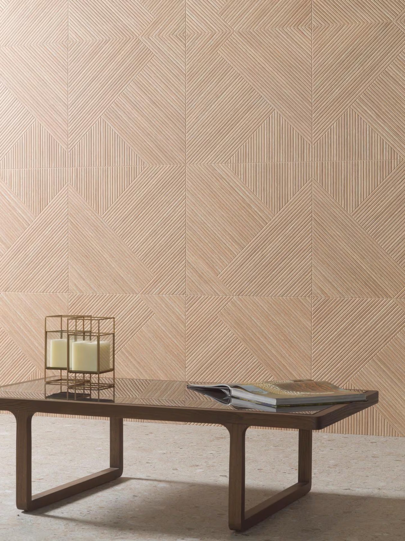 Houtlook tegelwand met strijklicht