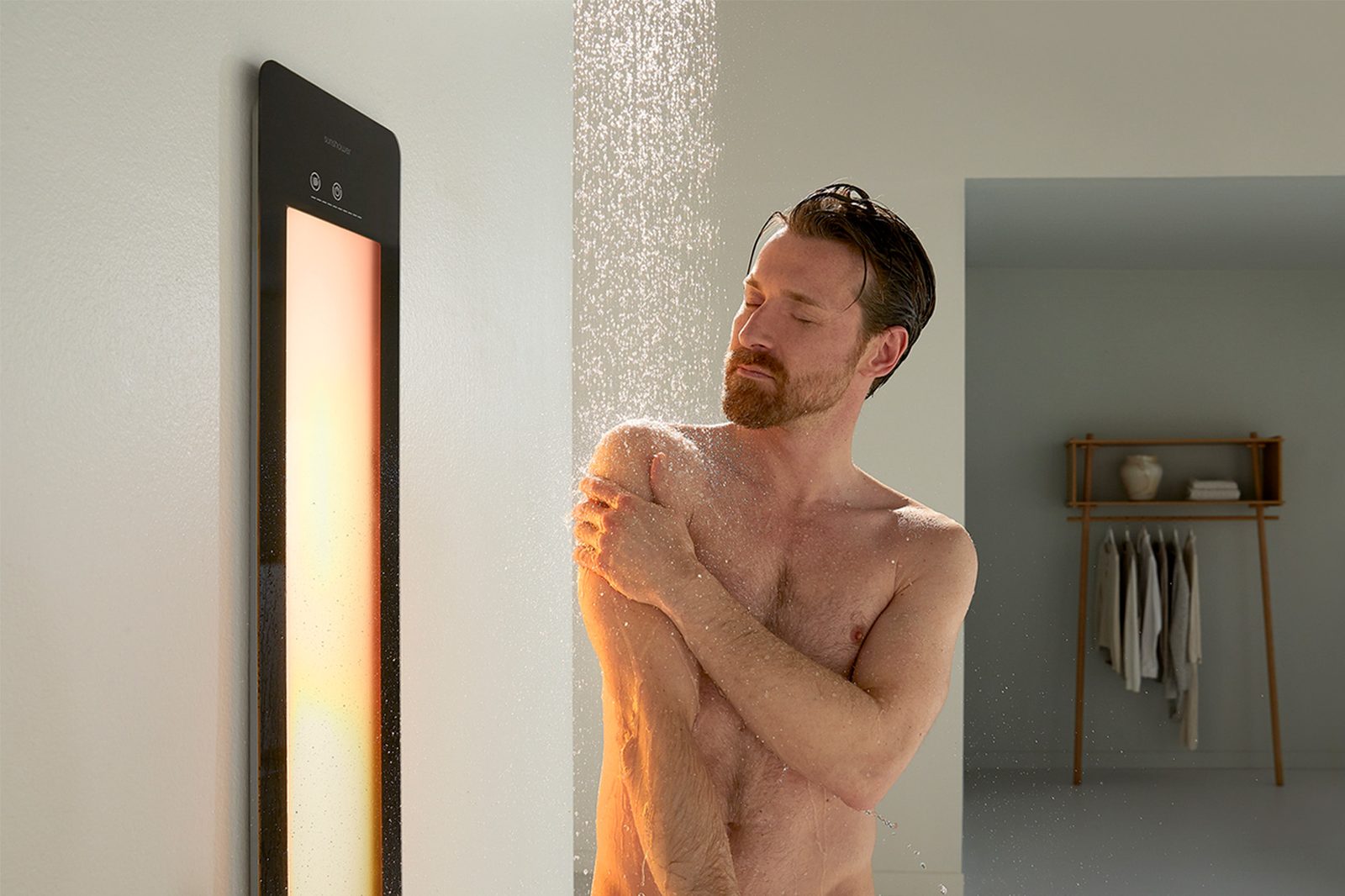 Rustige badkamer met Sunshower inbouwpaneel