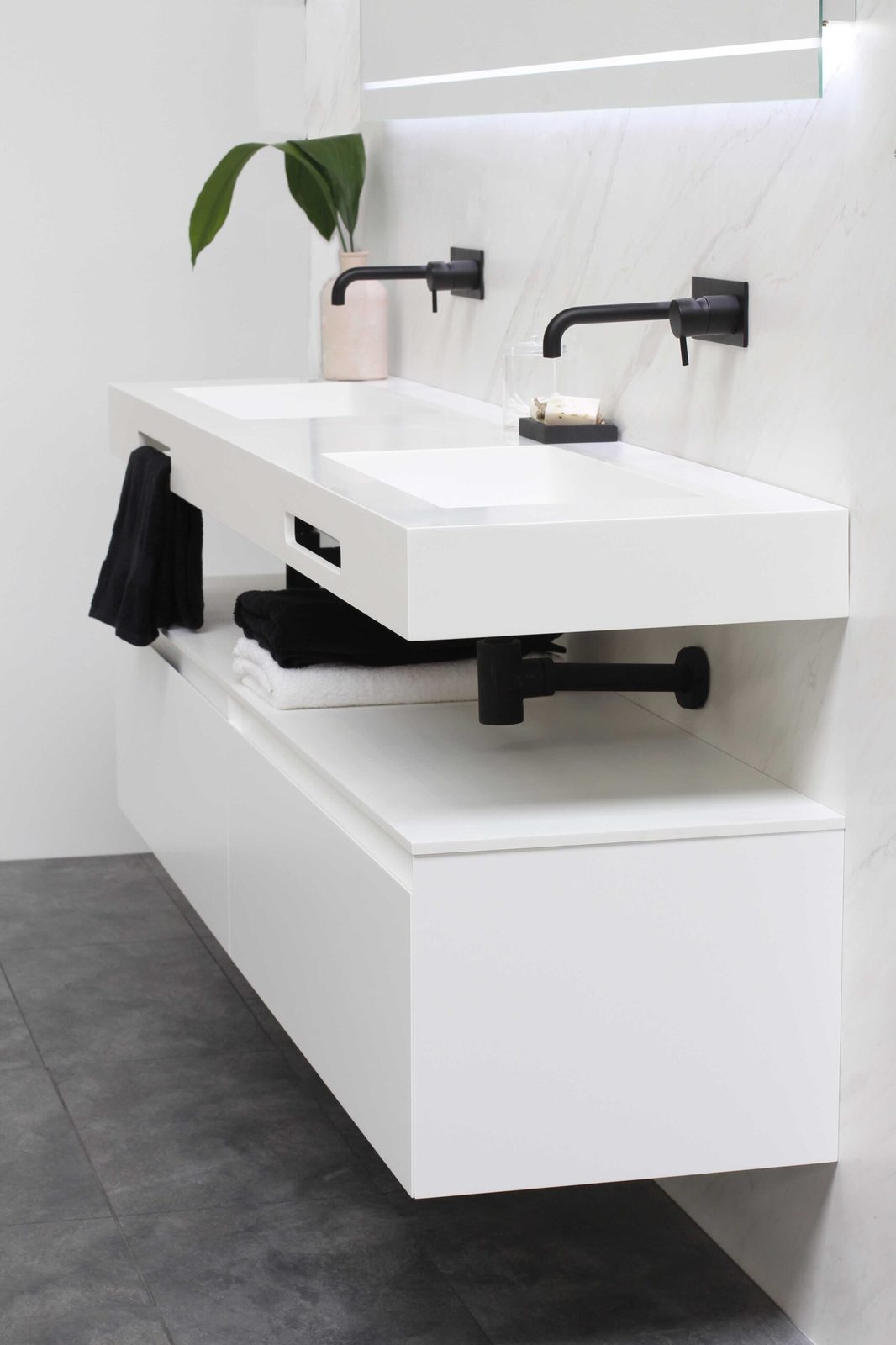 Naadloos solid surface wastafelmeubel