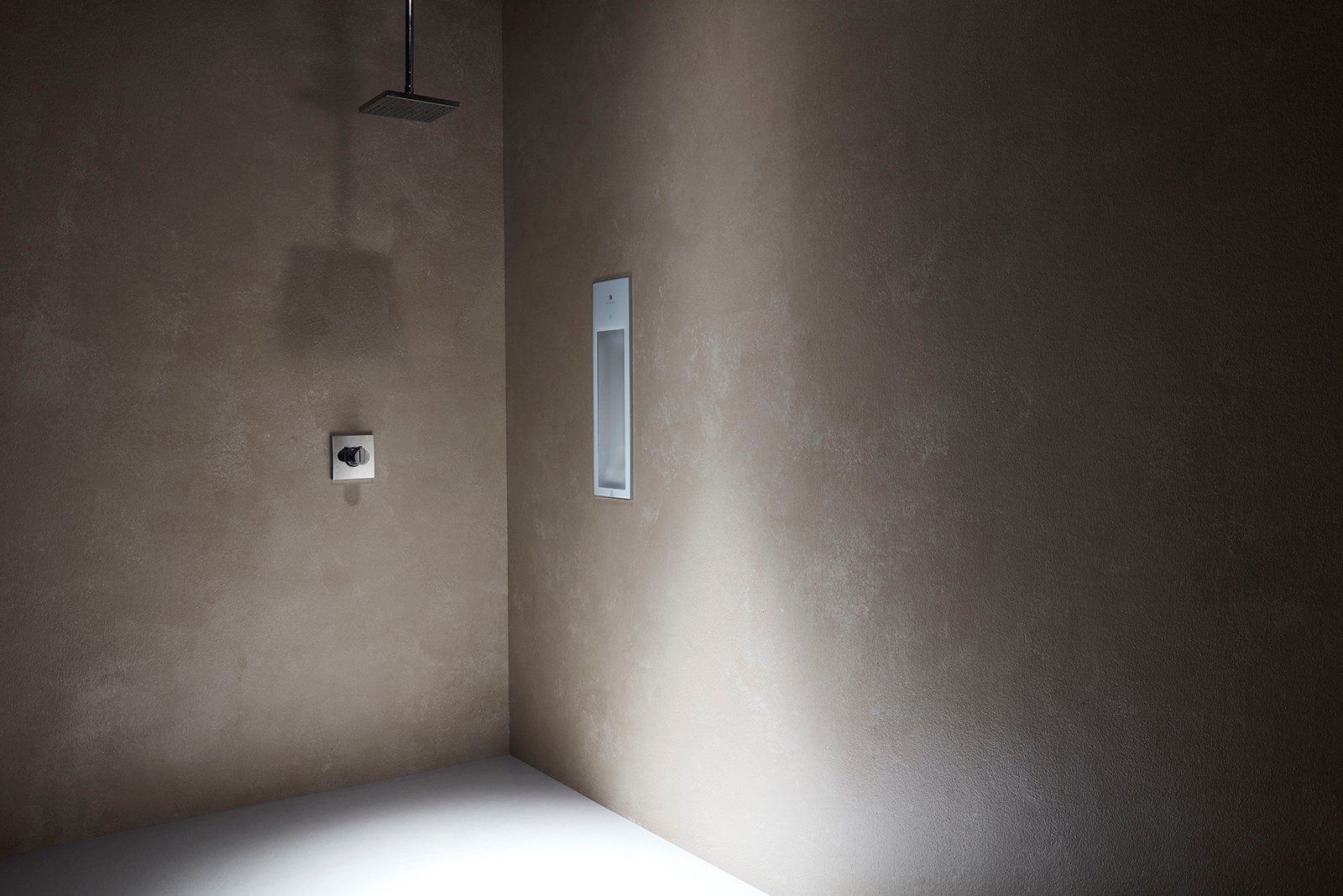 Wit Sunshower Pure model, naadloos ingebouwd.
